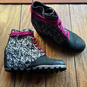 SOREL PDX Wedge Boot- 7.5 NWOT
